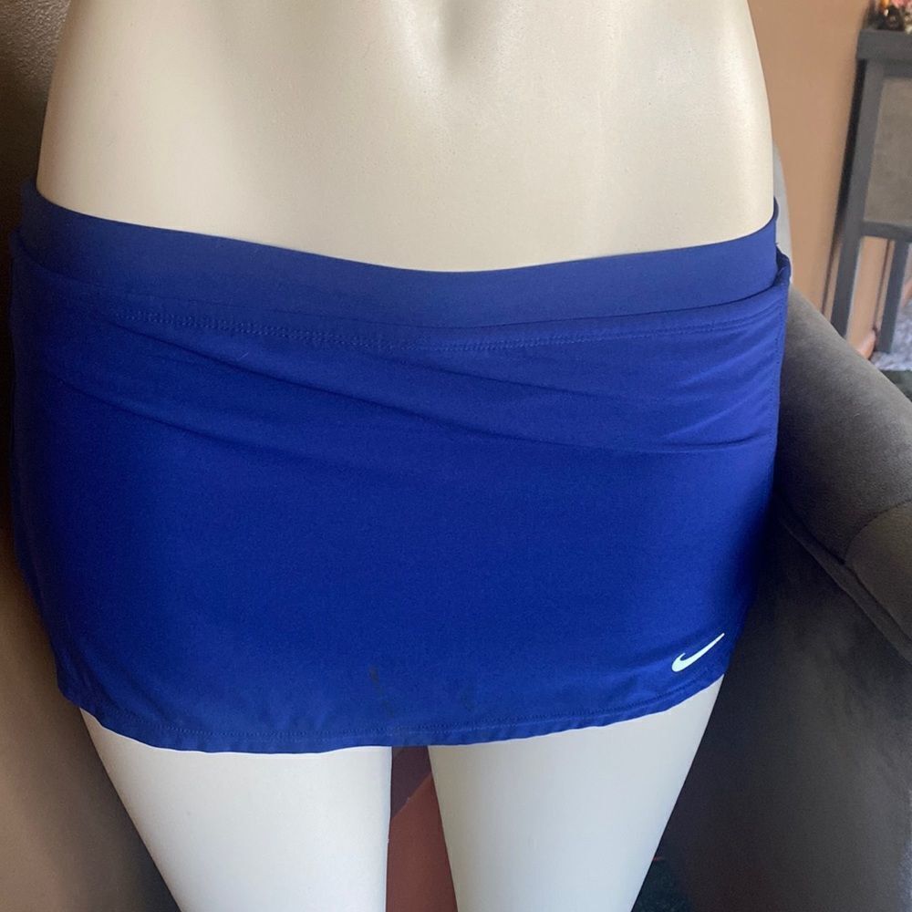 Nike Womans Swim built in bikini Shorts size 6 new